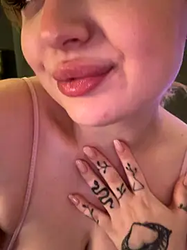 KellyMoors's cam snapshot