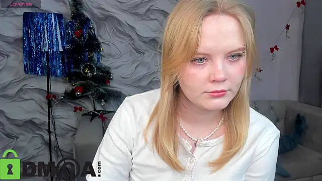 Essie_Fanning's cam snapshot