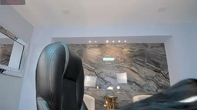 LeahLombardi_'s cam snapshot