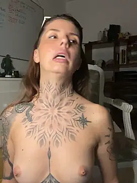 Izy_cute_'s cam snapshot