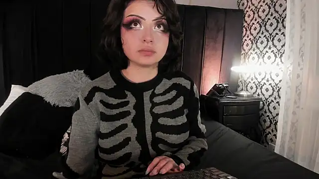 Adeelinee's cam snapshot