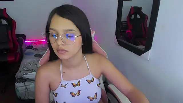 jessi_and_boy's cam snapshot