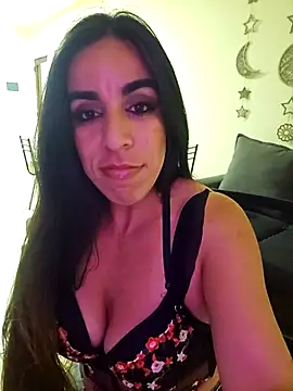 LatinArabGirl's cam snapshot