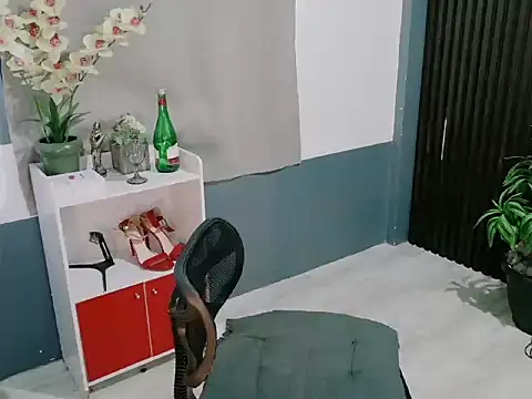 UrFavouriteCravings's cam snapshot