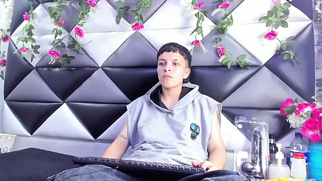 Megan_Thompson_'s cam snapshot