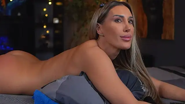 Evelyn_Evyyy live sex cam