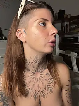 Izy_cute_ live sex cam