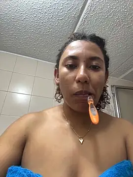 lauraltt live sex cam