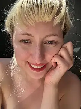 RonnieKiss live sex cam