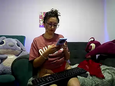 Pinkvixen69's cam snapshot