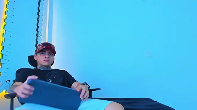 HOT_boy2025 live sex cam