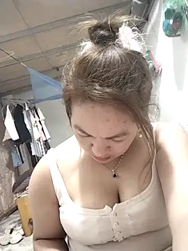 Lucky_cutee live sex cam