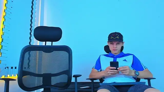 HOT_boy2025's cam snapshot