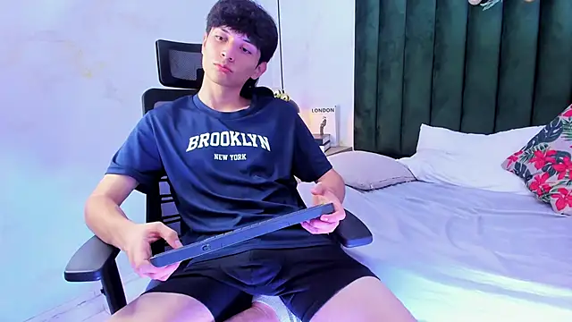 Aron_valverde's cam snapshot