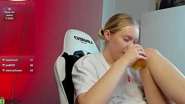 Melanie_Ryer's cam snapshot