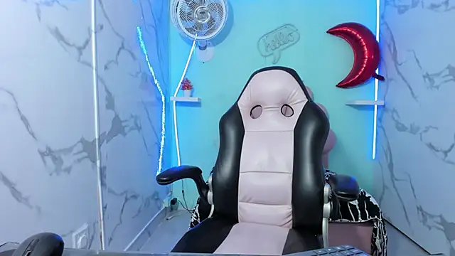 nicol_ross19's cam snapshot