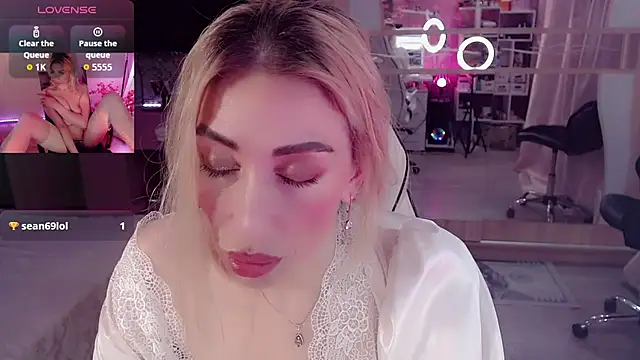 AnnieGOld_'s cam snapshot