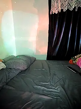 Linda_Saenz_'s cam snapshot