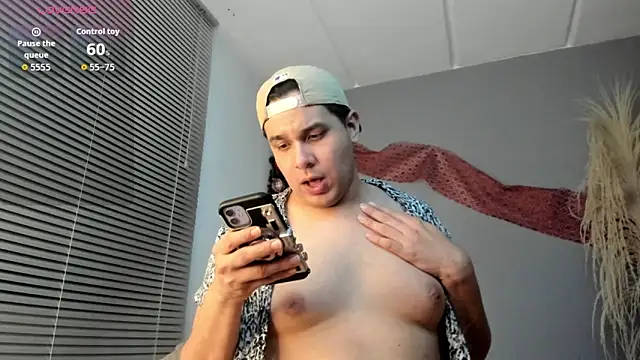 Latin_boy_surprisee's cam snapshot