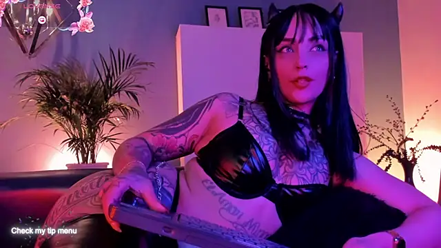 Megan_inked's cam snapshot