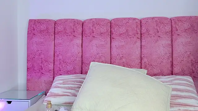 emmacurvy's cam snapshot