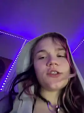 Cutiepiespanks's cam snapshot