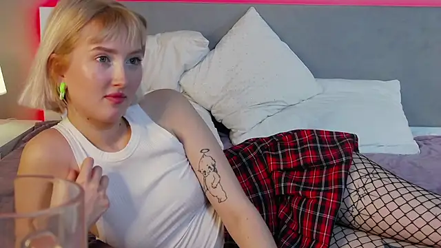 MarianeSun's cam snapshot