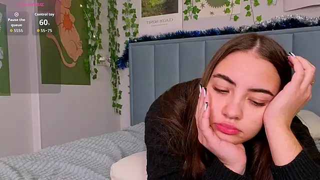 Fit_Brunette_'s cam snapshot