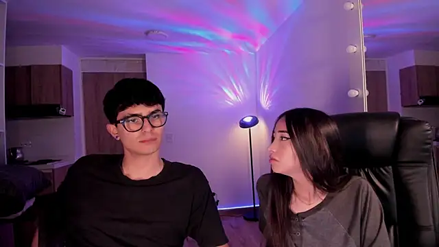 Mikeyvioleta_'s cam snapshot