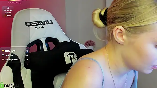 Melanie_Ryer's cam snapshot