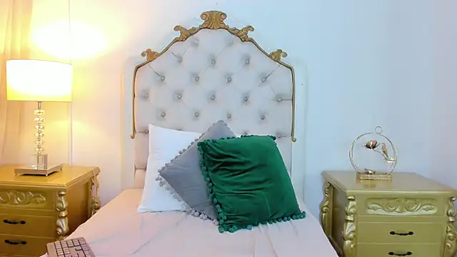 miss_vivienne's cam snapshot