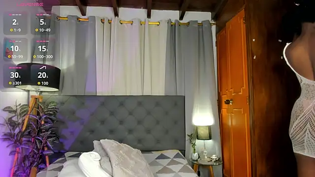 EmaaaBrown_'s cam snapshot