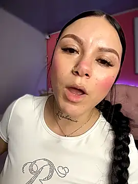 Megaan__More's cam snapshot