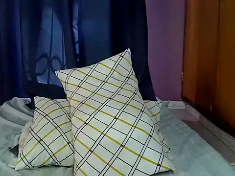 Queen_petite_'s cam snapshot