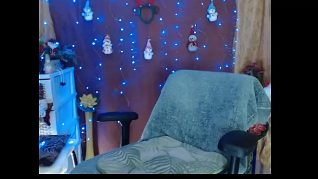 PlayfullMature's cam snapshot