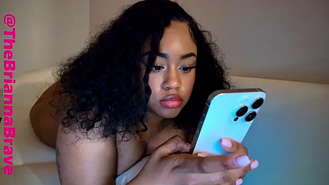 BriannaBrave live sex cam