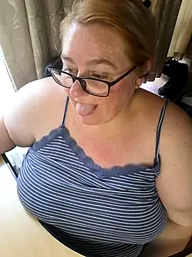 Iceprincess2bad4u live sex cam