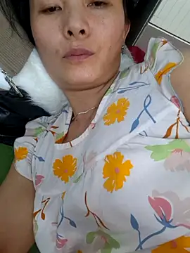 Baby-sexytits18's cam snapshot