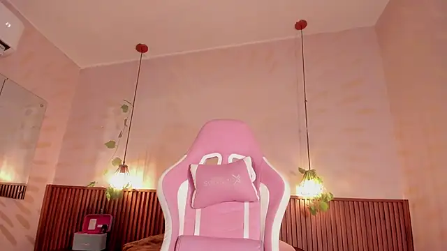 daphne_courtis's cam snapshot