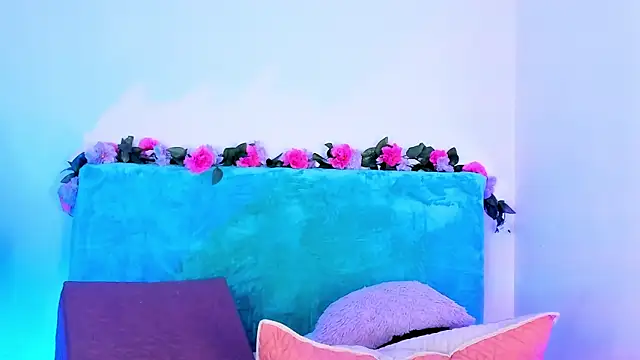 Sarahandzack's cam snapshot