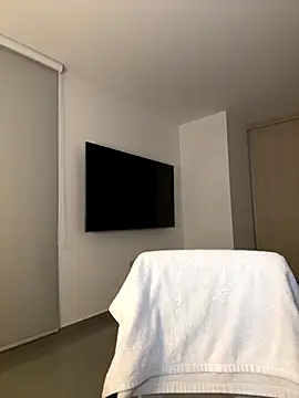 Curlyierr live sex cam