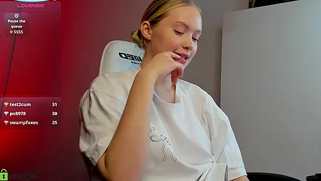 Melanie_Ryer's cam snapshot