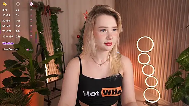 LauraWifeness's cam snapshot