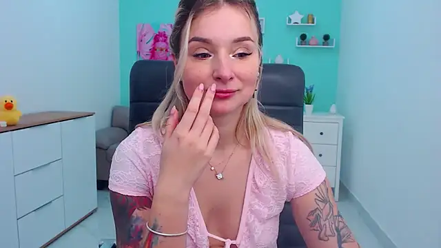 LilFleurish's cam snapshot