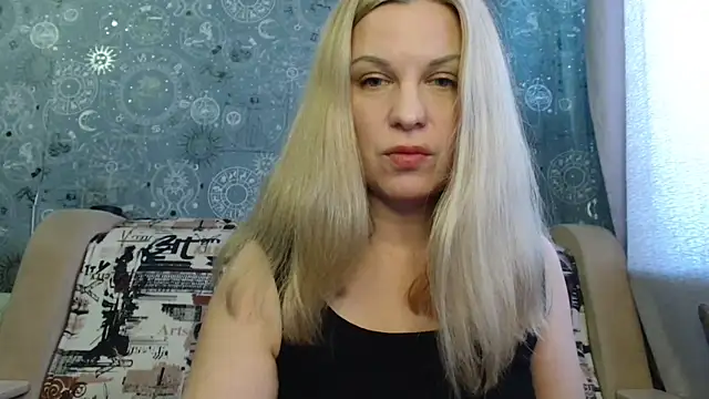 BlondeFox's cam snapshot