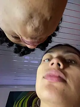 Nezuko-uWux's cam snapshot