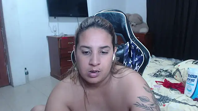 KathyHardcore69's cam snapshot