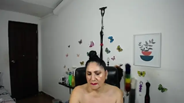 mature_bigboobs10's cam snapshot