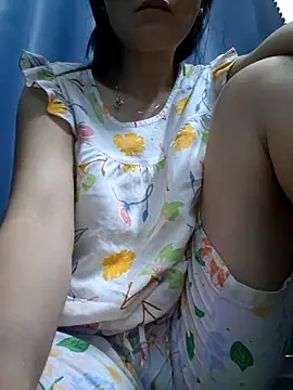 Baby-sexytits18's cam snapshot