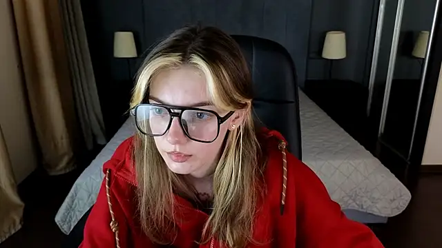 MILLIE_MUR's cam snapshot